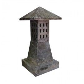 Lámpara oriental de piedra
