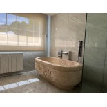 Bañera de mármol tallada