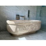 Bañera de mármol tallada