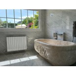 Bañera de mármol tallada