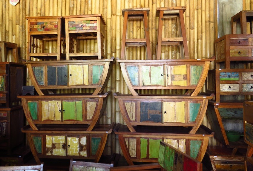 Muebles de madera reciclada de barco